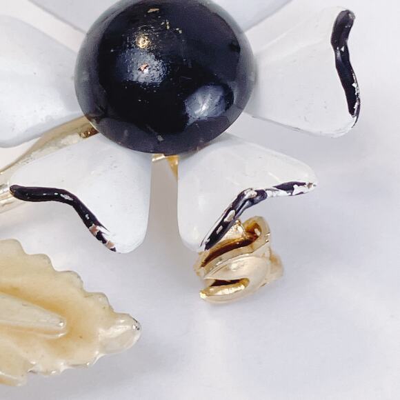 VTG 1960s Brooch Mod Enamel Flower Black White Mid Century Statement Pin - Picture 6 of 9